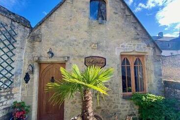 هتل Le Clos De La Chapelle Bayeux