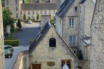 هتل Le Clos De La Chapelle Bayeux