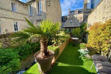 هتل Le Clos De La Chapelle Bayeux