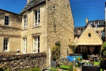 هتل Le Clos De La Chapelle Bayeux