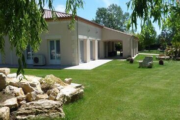 هتل Maison D Hôtes Villa Soleil