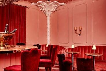 The Siren Hotel, An Ash