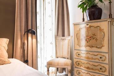 هتل The Town House  Adults Only