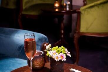 هتل The Town House  Adults Only