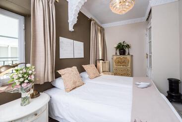 هتل The Town House  Adults Only