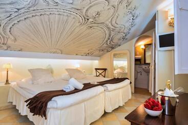 هتل The Town House  Adults Only