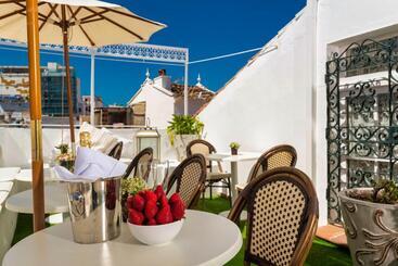 هتل The Town House  Adults Only