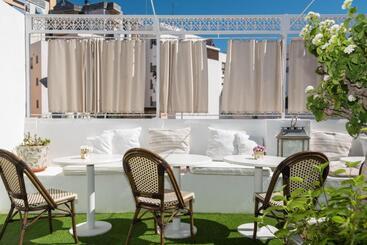 هتل The Town House  Adults Only