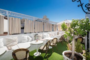 هتل The Town House  Adults Only