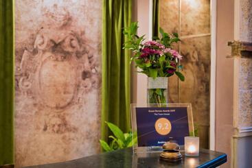 هتل The Town House  Adults Only