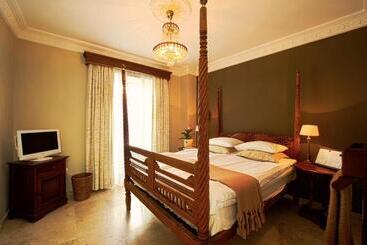 هتل The Town House Adults Only