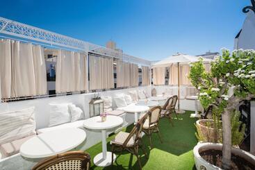 هتل The Town House  Adults Only