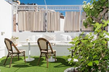 هتل The Town House  Adults Only
