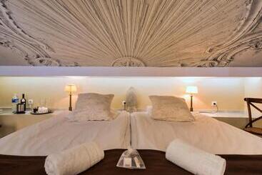 هتل The Town House  Adults Only