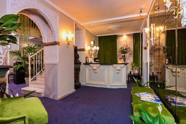 هتل The Town House  Adults Only