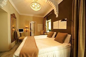 هتل The Town House  Adults Only