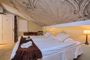 هتل The Town House  Adults Only