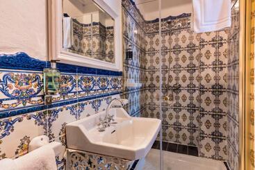 هتل The Town House  Adults Only