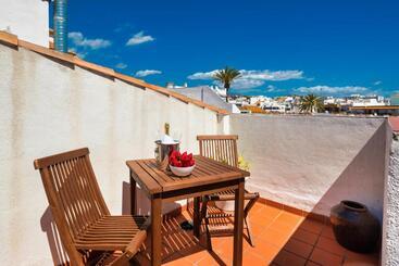 هتل The Town House  Adults Only