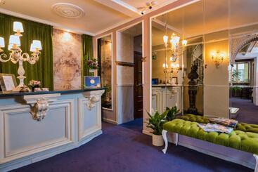 هتل The Town House  Adults Only