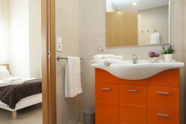 Singularstays Mar44