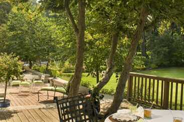فندق 10 Fitch Luxurious Romantic Inn