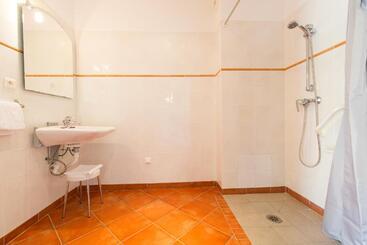 هتل Casa Vecchia Rooms + Apartments