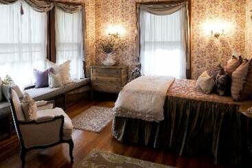 هتل Circular Manor Bed And Breakfast
