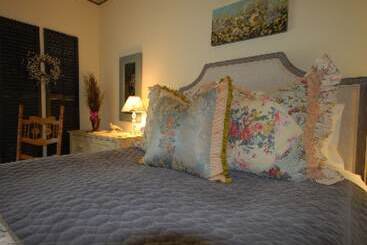 هتل Circular Manor Bed And Breakfast