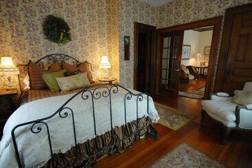 هتل Circular Manor Bed And Breakfast