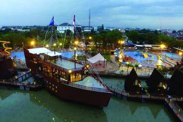 هتل Cirebon Waterland