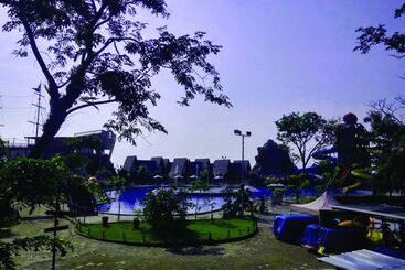 هتل Cirebon Waterland