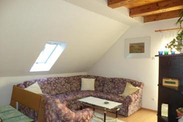 هتل Flora Apartman