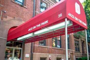 هتل Jazz On The Park Hostel