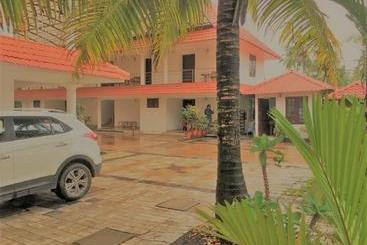 هتل Lake Gardens Resorts