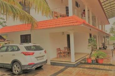 هتل Lake Gardens Resorts