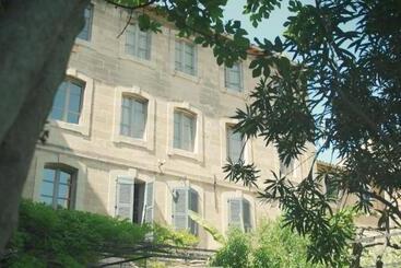 هتل Les Jardins De Baracane