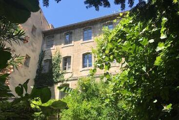 هتل Les Jardins De Baracane