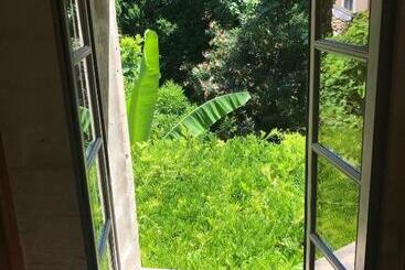 هتل Les Jardins De Baracane
