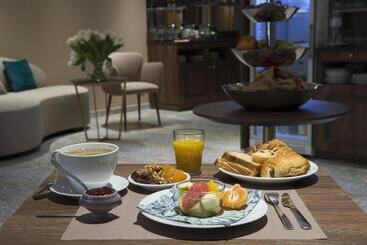 هتل Mercure Paris Suresnes Longchamp