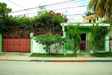 هتل My Auberge Inn Jacmel