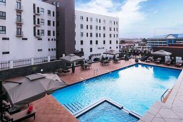 هتل Oak Plaza Suites