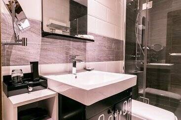 هتل Oak Plaza Suites