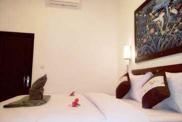 هتل Santai Homestay