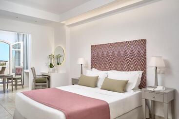 هتل Stelia Mare Boutique
