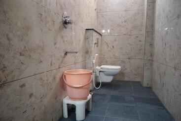 هتل Vyshak International