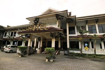 هتل Wisata