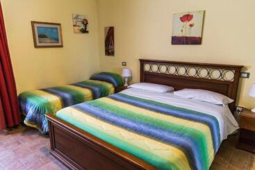هتل Agriturismo B&b Le Gazze