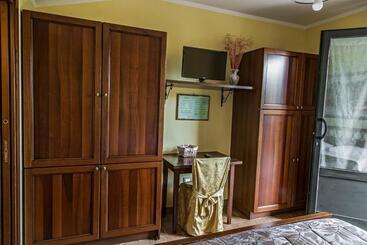هتل Agriturismo B&b Le Gazze