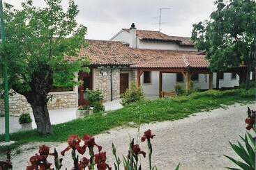 هتل Agriturismo Corte Maccini
